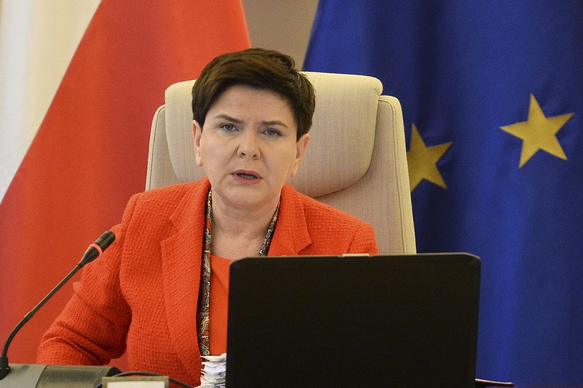 Dosluhující polská premiérka Beata Szydlová