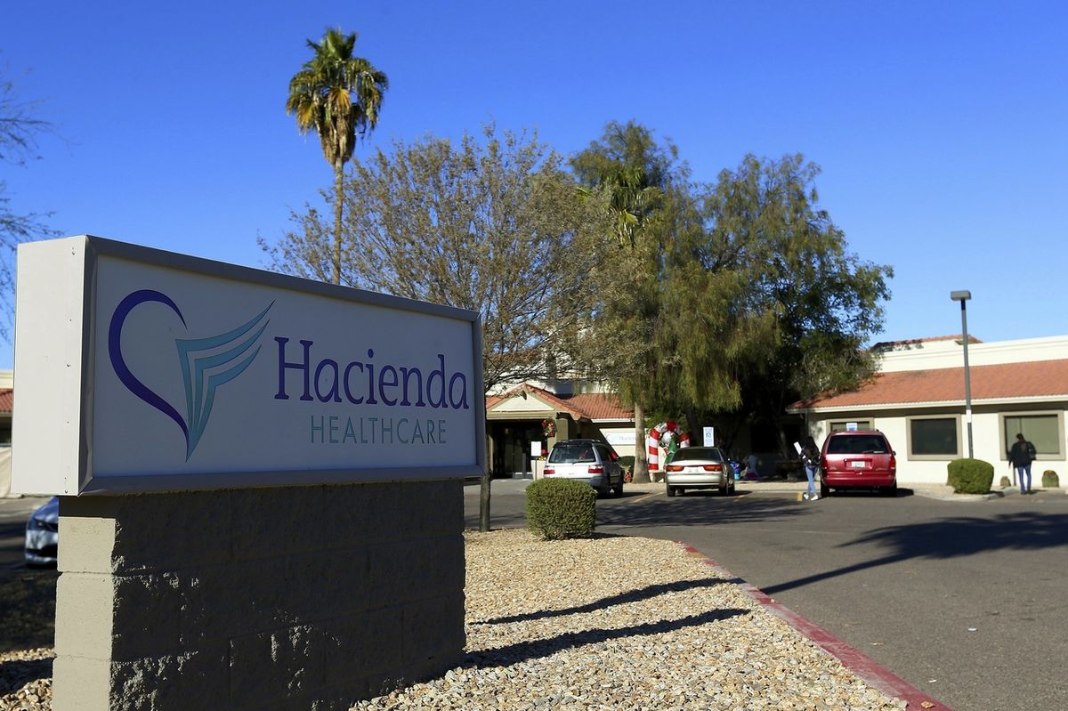 Pečovatelký ústav Hacienda HealthCare ve Phoenixu. 