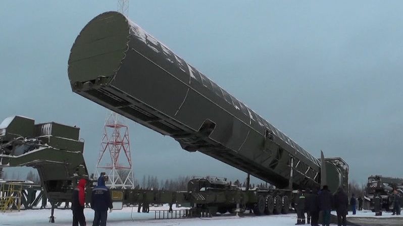 Rusko brzy nasadí do výzbroje balistickou raketu Sarmat, slíbil opět Putin. Dvakrát už to nevyšlo