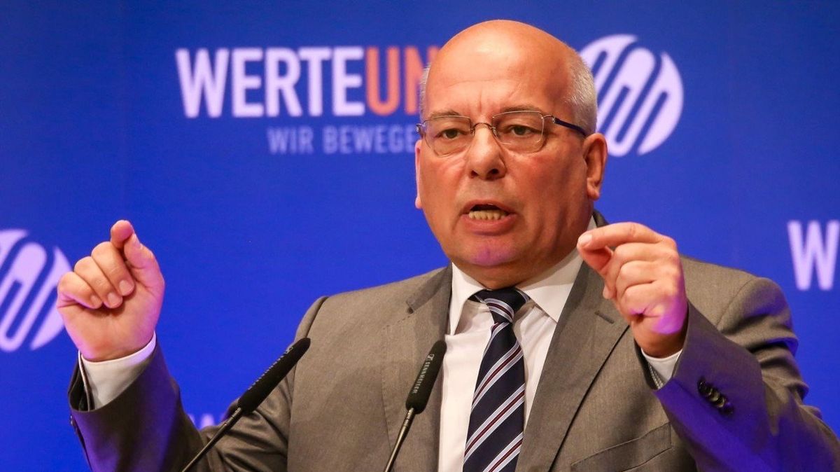 Předseda německého policejního odborového svazu Rainer Wendt je pro snížení trestní  odpovědnosti.
