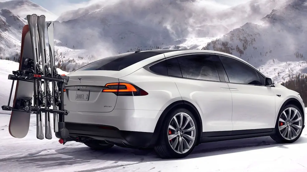 Tesla Model X Pomohla Kamionu Do Zasnezeneho Kopce Snadne To Vsak Nebylo Novinky Cz