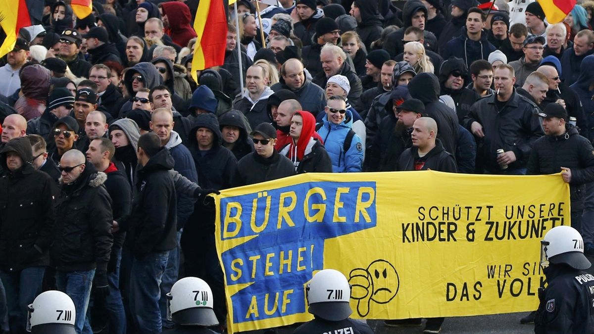 Demonstrace hnutí Pegida v Kolíně nad Rýnem