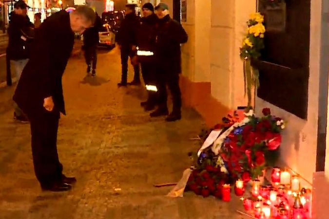  BEZ KOMENTÁŘE: Andrej Babiš a Tomio Okamura položili květiny u pomníku 