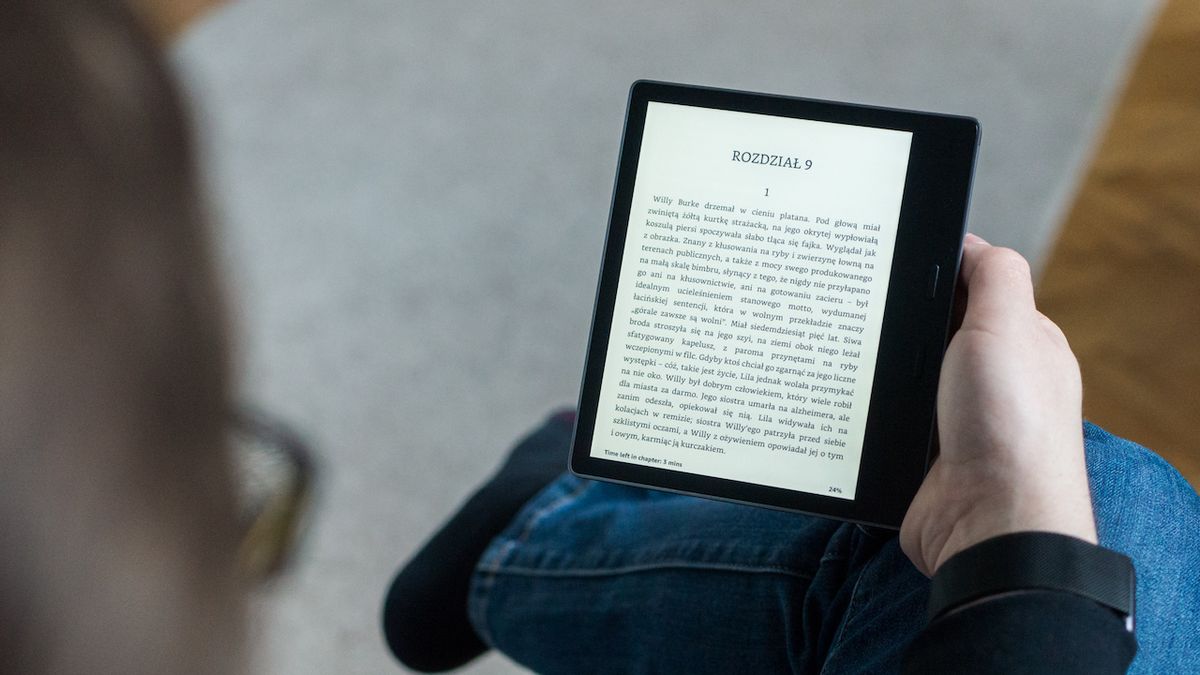 Amazon Kindle Oasis 2 představuje jednu z nejluxusnějších elektronických čteček, čemuž odpovídá i pořizovací cena. (7700 Kč)