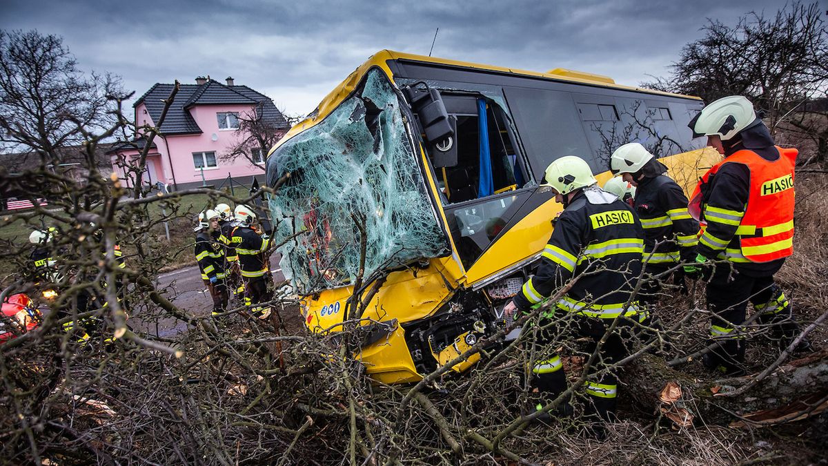 Nehoda autobusu na Náchodsku