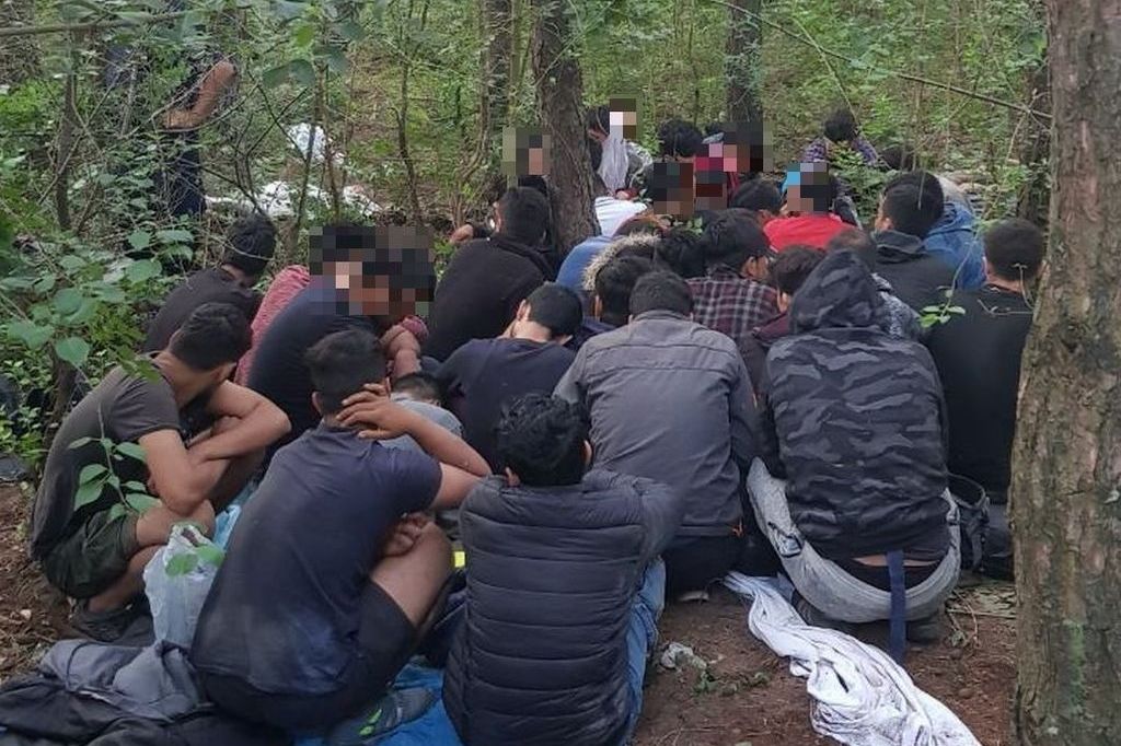 Maďarská policie zadržela ve střčdu 50 migrantů