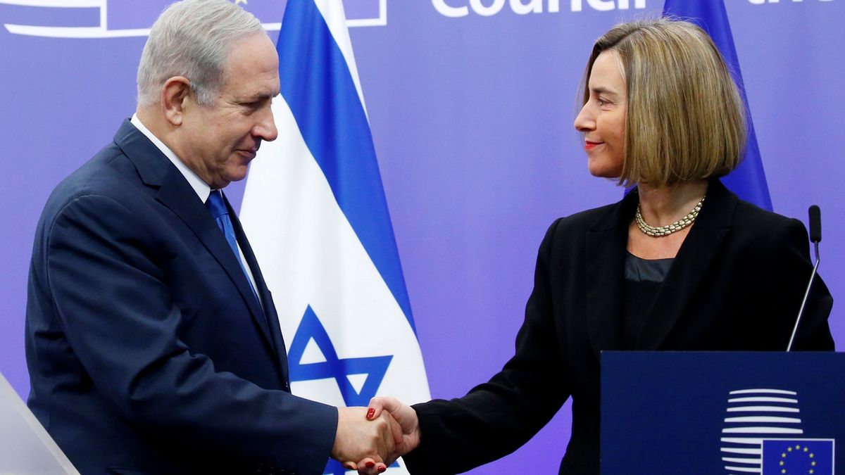 Izraelského premiéra Benjamina Netanjahua váta v sídle EU Federica Mogheriniová