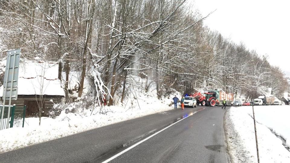 Sněhová kalamita způsobila řadu dopravních nehod 