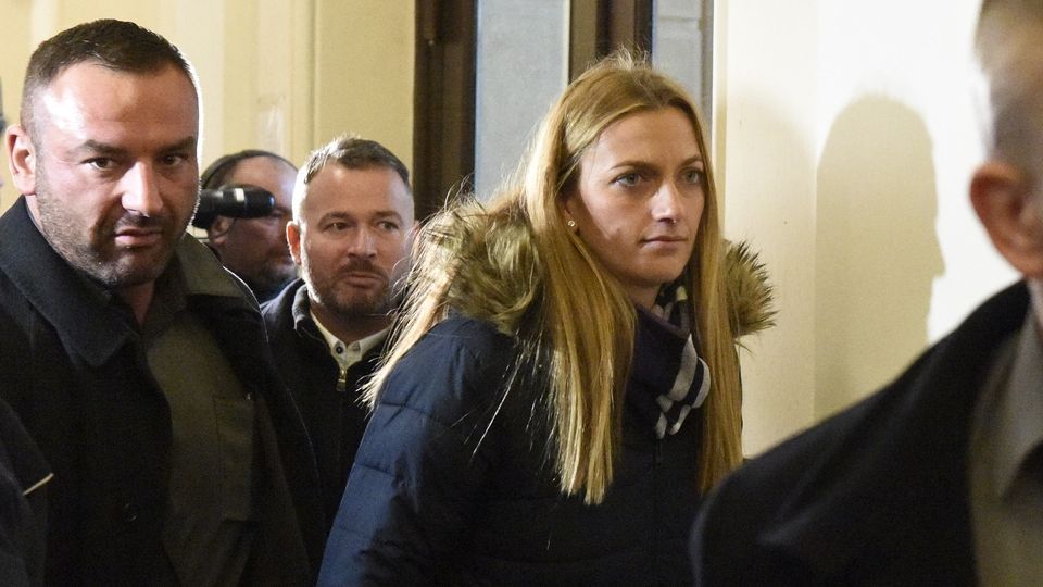 Tenistka Petra Kvitová odchází od soudu.