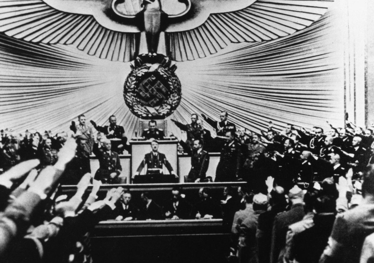 Приход фашистов в германии. 1933 Приход к власти нацистов в Германии. Приход Гитлера к власти в Германии 1933. В 1933 Г. С приходом в Германии к власти Гитлера.