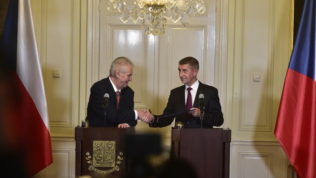Již v říjnu prezident Miloš Zeman pověřil Andreje Babiše jednáním o sestavení vlády.