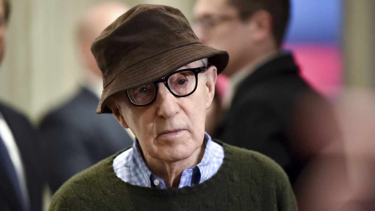 Woody Allen má potíže.
