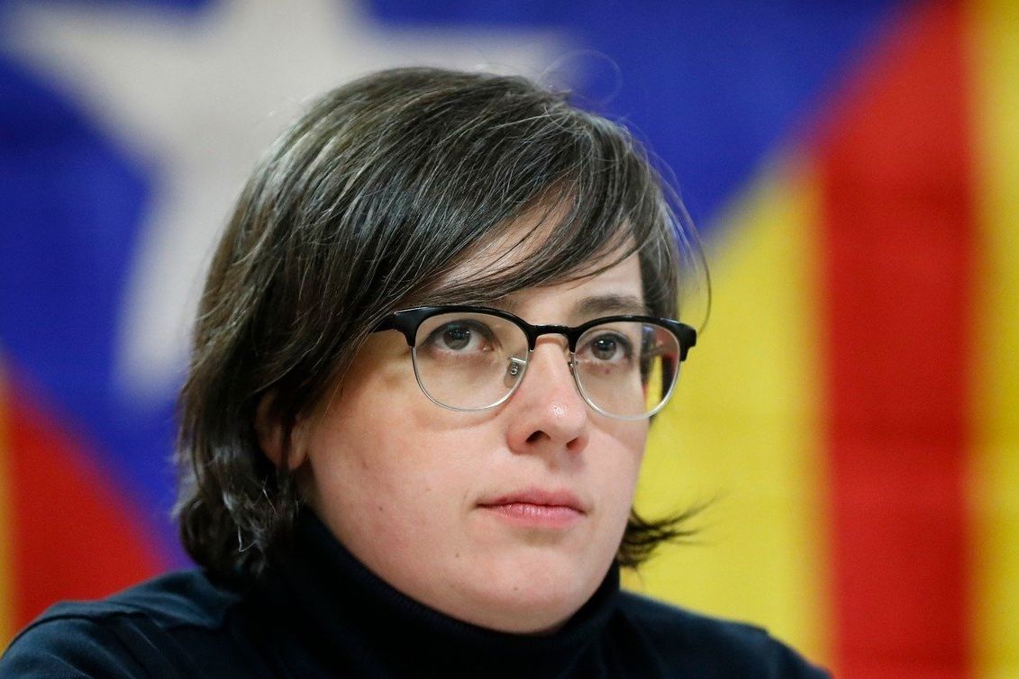 Mireia Boyaová před katalánskou vlajkou