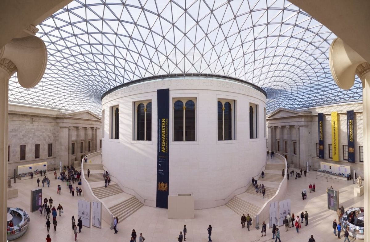 Britské muzeum je známo svou jedinečnou budovou. Vstup je navíc zdarma.