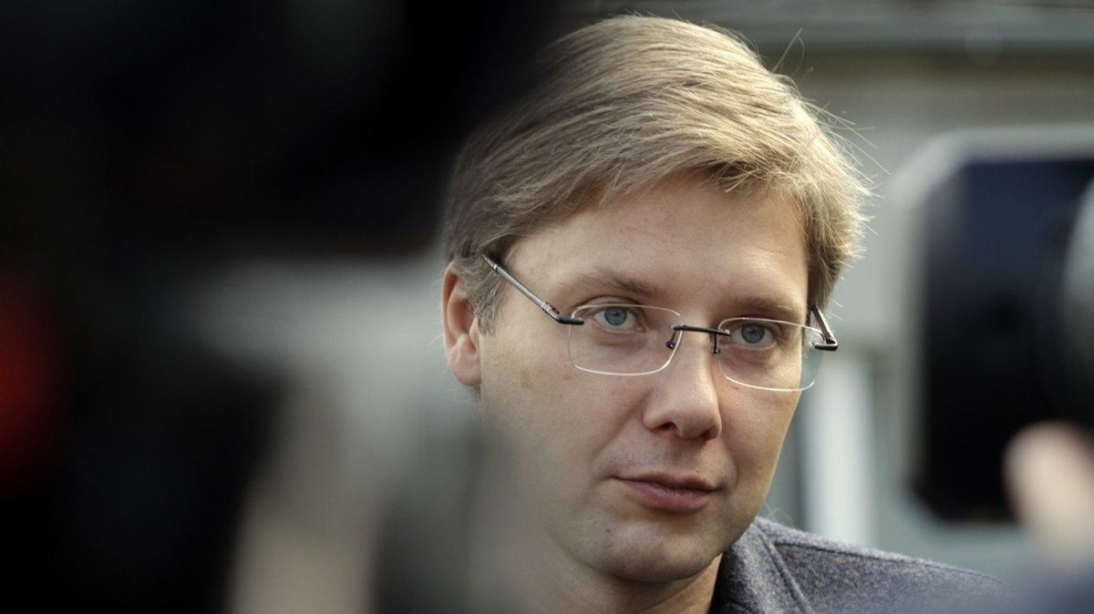 Ušakovs novinářům řekl, že se žádného trestného činu nedopustil a na svou funkci rezignovat nehodlá.