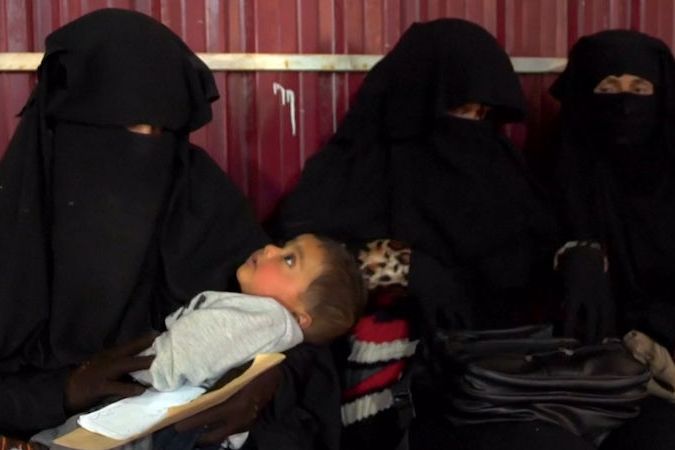 BEZ KOMENTÁŘE: Vdovy po bojovnících IS zaplavily syrské nemocnice se svými nemocnými, podvyživenými dětmi