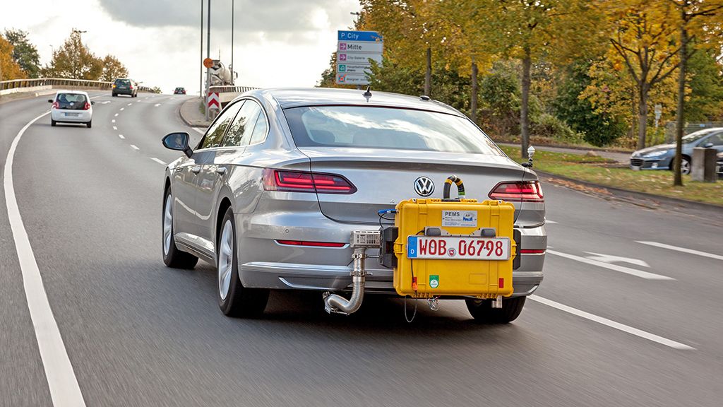 Automobil testovaný na emise škodlivin a spotřebu paliva v rámci nové emisní normy WLTP.