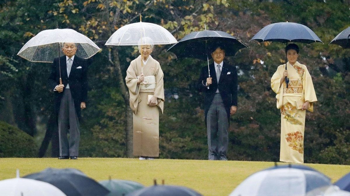 Císařská rodina: zleva císař Akihito, císařovna Mičiko, korunní princ Naruhito, korunní princezna Masako.