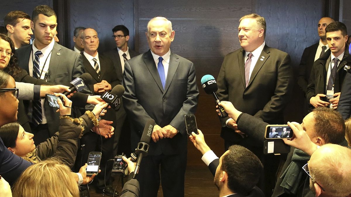 Izraelský premiér Benjamin Netanjahu (uprostřed) na konferenci o Blízkém východě v polské Varšavě