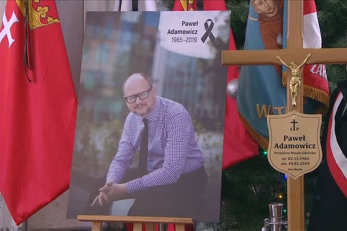 BEZ KOMENTÁŘE: Se zavražděným primátorem Gdaňsku se rozloučily tisíce Poláků