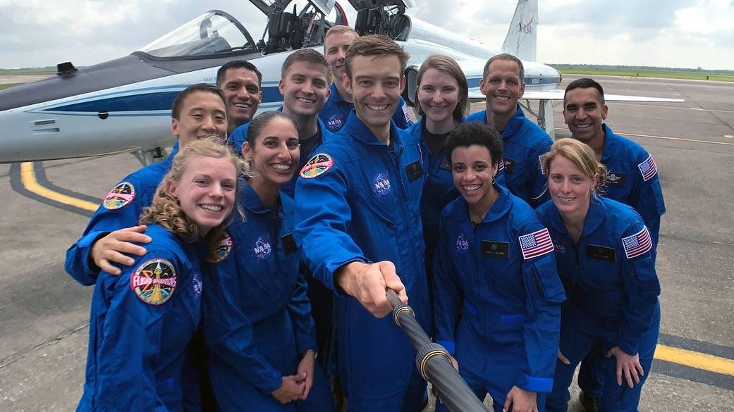 Kandidáti na astronauty NASA. Snímek loni pořídil právě Robb Kulin (uprostřed).