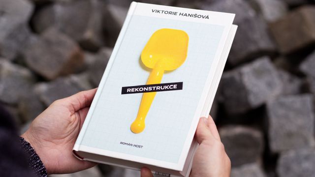 Nejnovější román Viktorie Hanišové Rekonstrukce