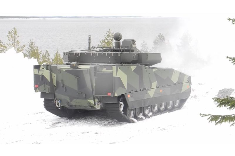 BEZ KOMENTÁŘE: Švédský obrněnec CV-90