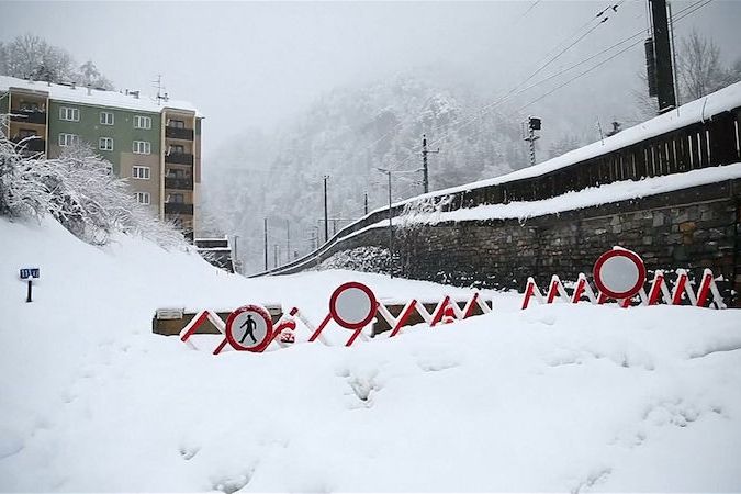 BEZ KOMENTÁŘE: V rakouském Štýrsku uzavřeli kvůli lavinovému nebezpečí několik silnic