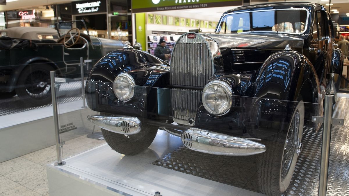 V Brně a Praze bude možné vidět celkem osmnáct historických Bugatti, včetně slavného Type 57.