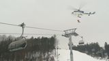 Na lanovce v Bukové hoře uvízlo 71 lyžařů, pomáhaly vrtulníky