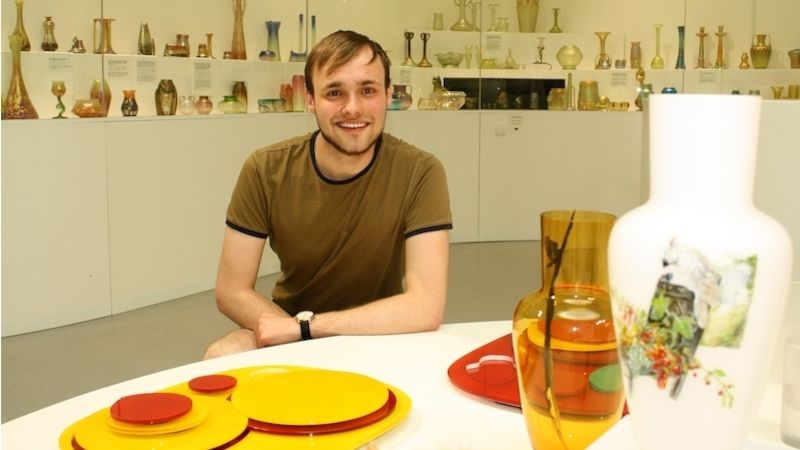 Na výstavě Sklo nebo život v klatovském PASKU vystavuje mladý úspěšný designér František Jungvirt z Vimperka
