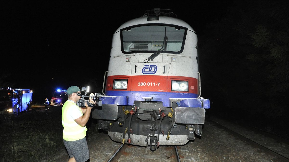 Do osobního vozu s Jihokrejci narazil vlak EuroCity směřující z Varšavy do Budapešti