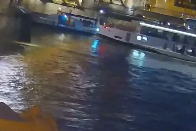 BEZ KOMENTÁŘE: Kamera zachytila okamžik, kdy do menšího člunu na Dunaji narazil větší
