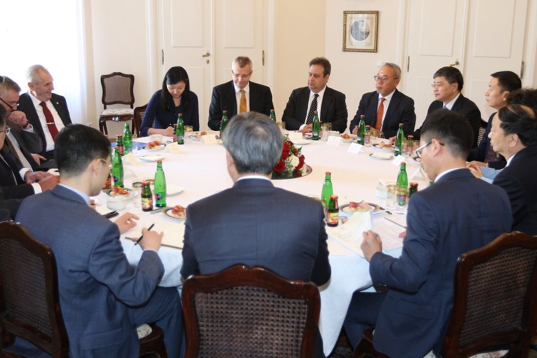 Jednání zástupců čínské společnosti CITIC s prezidentem Milošem Zemanem.