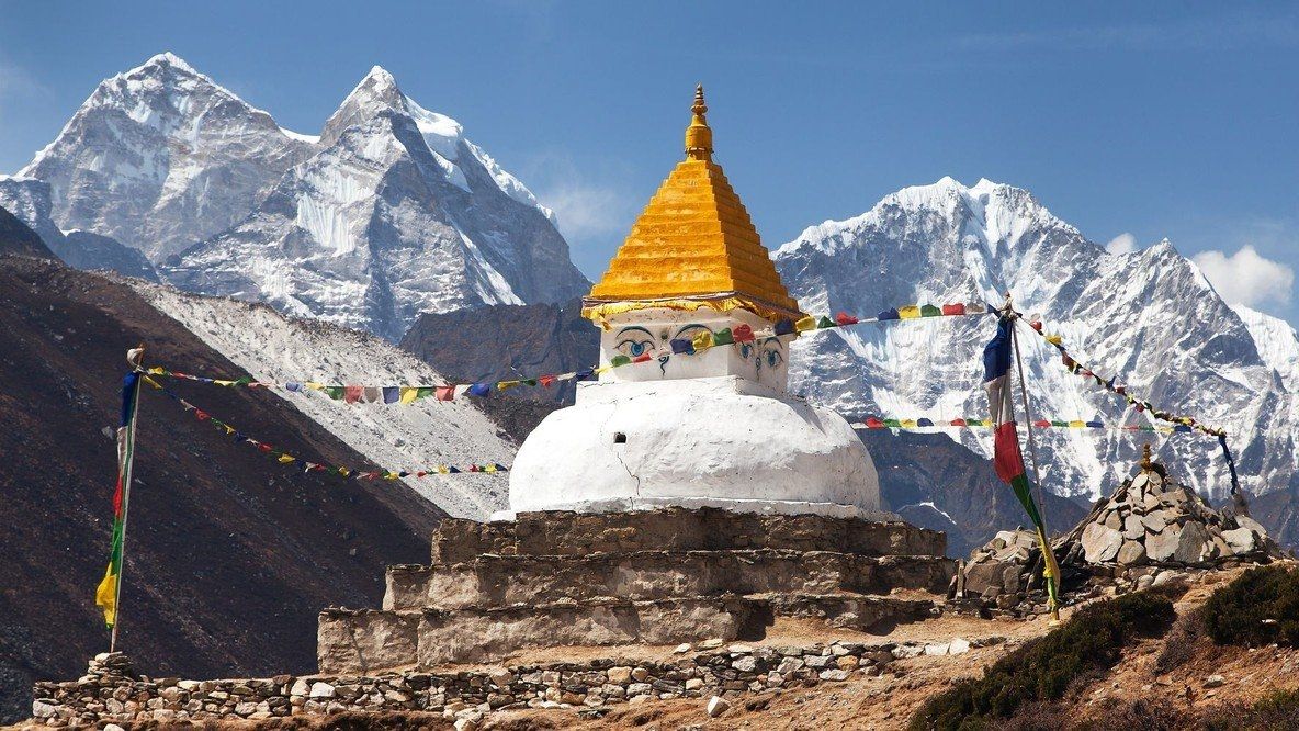 Vysokohorské treky v Nepálu lákají mnoho aktivních turistů.
