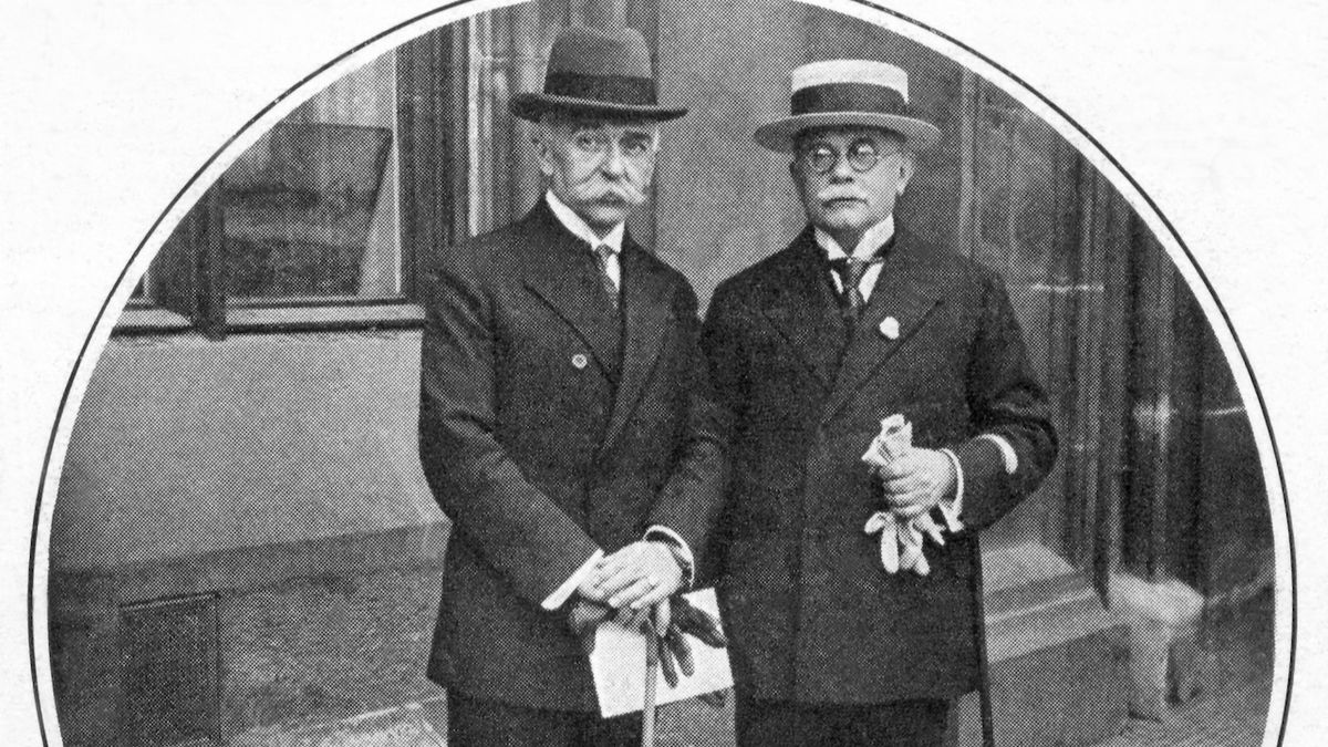 Pierre Coubertin a Jiří Guth (vpravo) v Praze v roce 1925