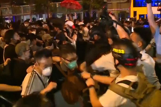 BEZ KOMENTÁŘE: Demonstrace v Hongkongu