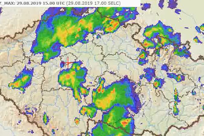 Srážky nad Českem ve čtvrtek odpoledne