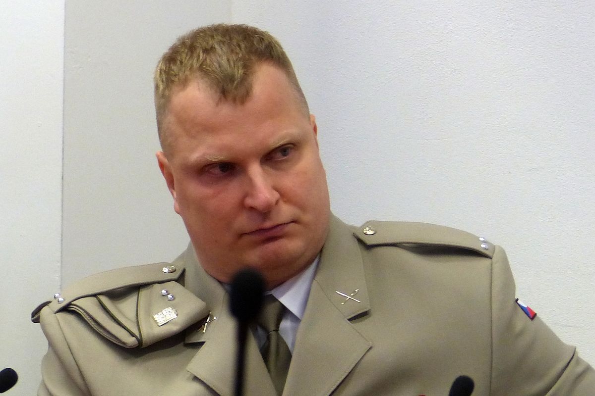 Voják Erik Eštu obžalovaný z teroristického útoku u krajského soudu v Pardubicích