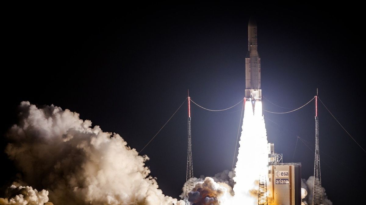 Raketa Ariane 5 vynáší dvě družice Intelsat