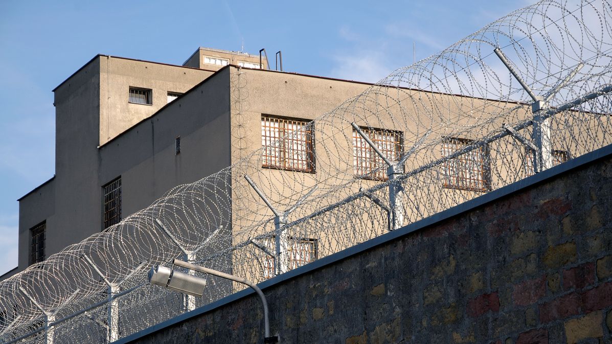 Muž odsouzený za pokus o vraždu podobně útočil ve valdické věznici, tvrdí policie
