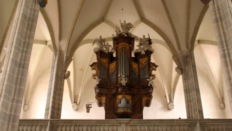 Historicky velmi cenný nástroj postavený roku 1760 brněnským varhanářem Janem Výmolou v kostele Povýšení svatého kříže v Doubravníku.