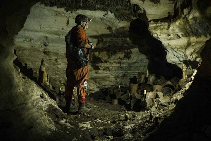 BEZ KOMENTÁŘE: Archeologové našli v jeskyni v Mexiku mayské artefakty