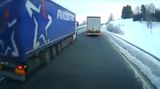 Český řidič kamionu, který v Německu riskantně předjížděl, dostal přes dva roky