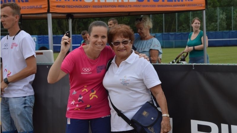 Hlavní běh na 5 a 10 km odstartovaly olympioničkly rukou společnou:    stolní tenistka Iveta Vacenovská a gymnastka Adolfina Táčová. 