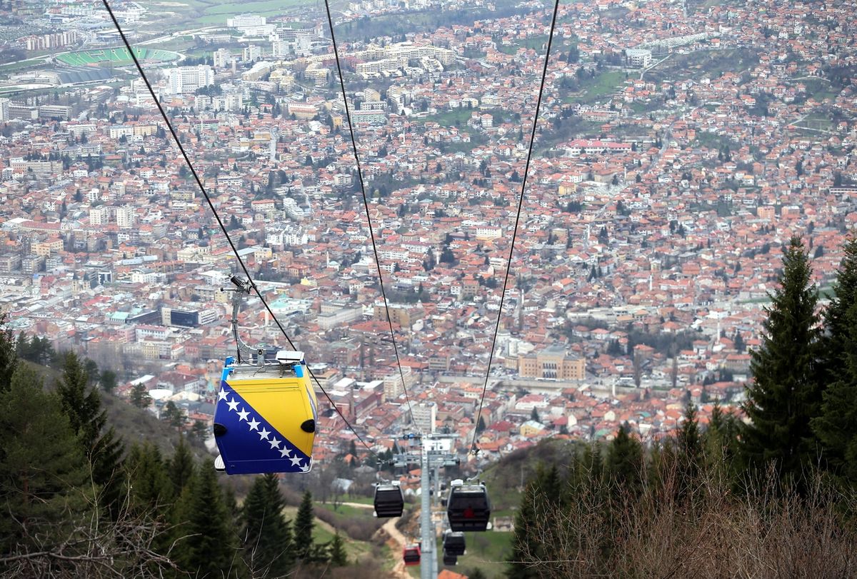 Lanovka vozí turisty na horu Trebević.