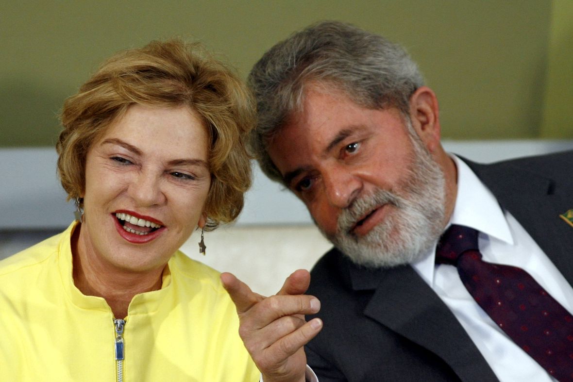 Bývalý brazilský prezident Luis Inácio Lula da Silva a jeho manželka Marisa Letícia Pinheiro  