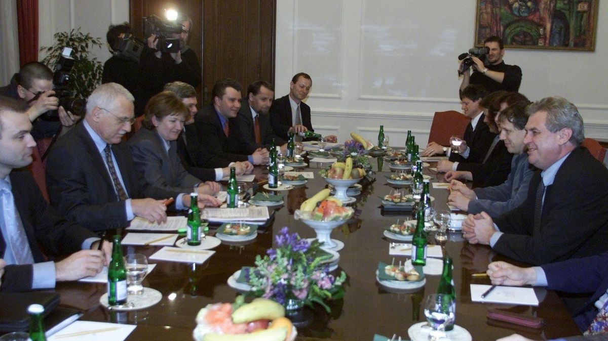 Jednání představitelů ODS a ČSSD o budoucnosti opoziční smlouvy v březnu 2001
