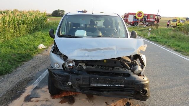Fiat Multipla, jehož řidič od nehody utekl.