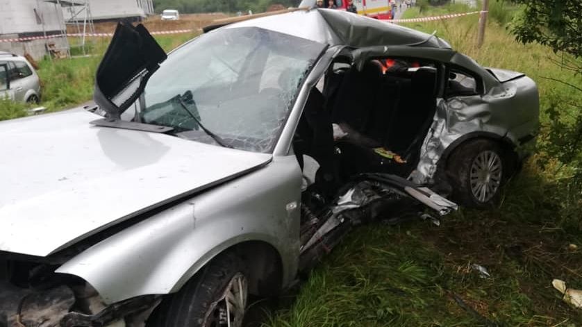 Následky srážky dvou aut na Slovensku 